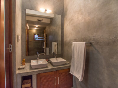 elephant-stables-cottage-suite-wash-room